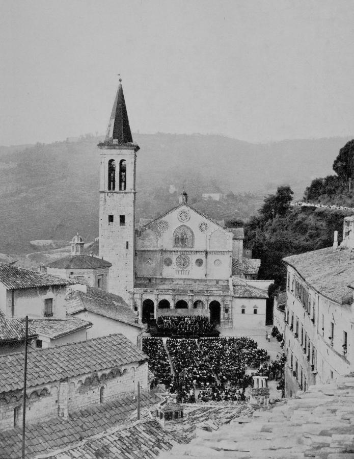 Azzi B&B Comfortably, In The Quietness Of The Perugia Historical Centre Екстер'єр фото