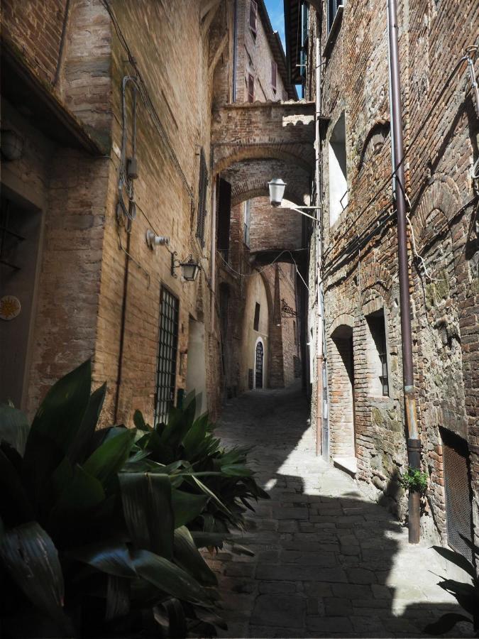 Azzi B&B Comfortably, In The Quietness Of The Perugia Historical Centre Екстер'єр фото